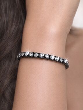 Black Metal - Sparking Round Crystal Stretch Bracelet - Women's Fashion, NWOT A6